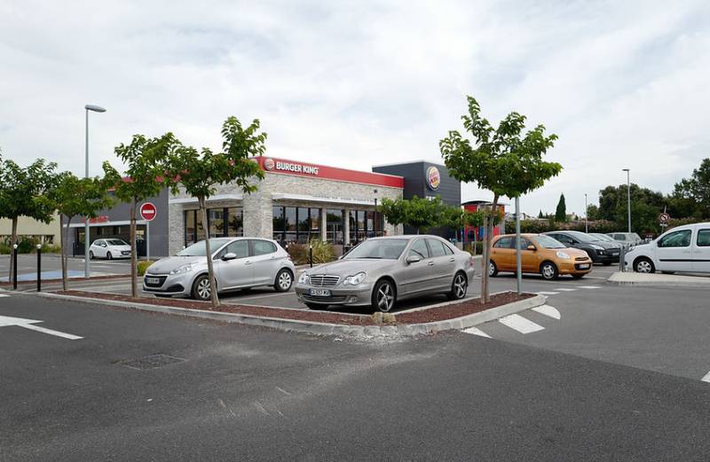 BÂTIMENT COMMERCIAL ET TERTIAIRE